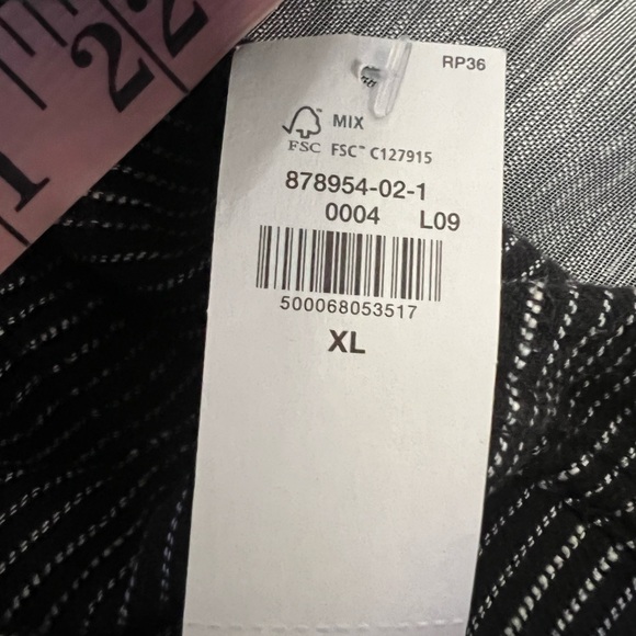 Old Navy Relaxed fit Short Sleeve shirt size XL - Picture 7 of 7